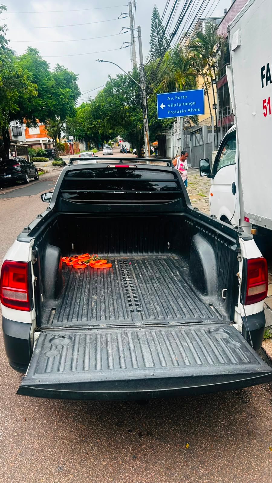 Caçamba da pickup pronta para carregar em Porto Alegre