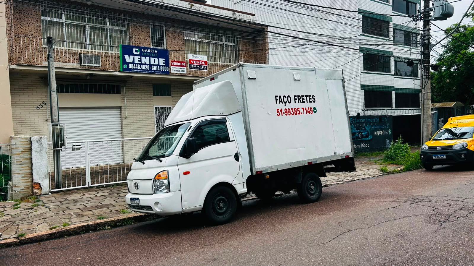 Caminhão baú Faço Fretes 51 99385-7149 em atendimento